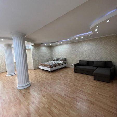 Central Park Accommodation คีชีเนา ภายนอก รูปภาพ