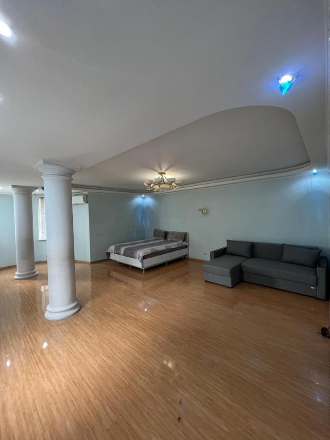 Central Park Accommodation คีชีเนา ภายนอก รูปภาพ