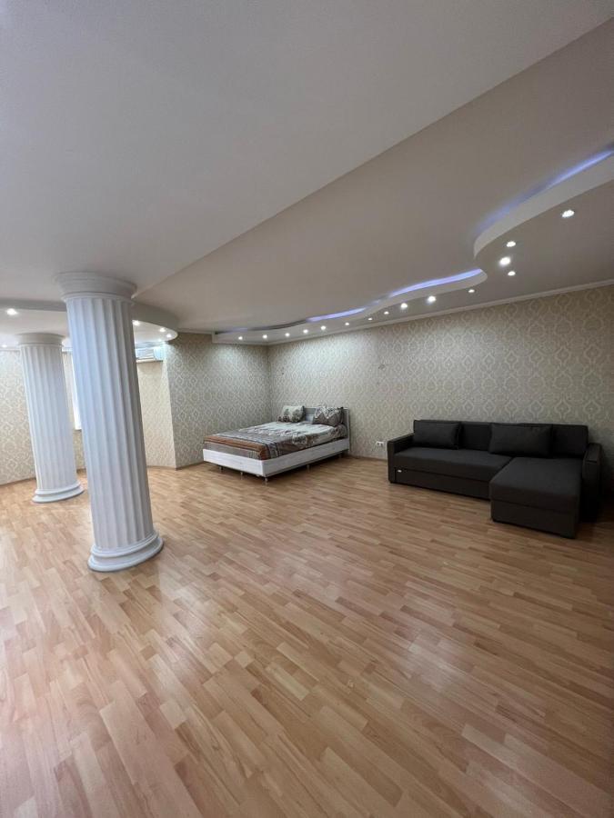 Central Park Accommodation คีชีเนา ภายนอก รูปภาพ