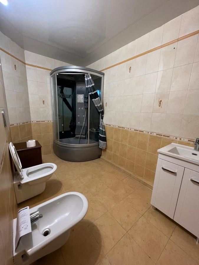 Central Park Accommodation คีชีเนา ภายนอก รูปภาพ